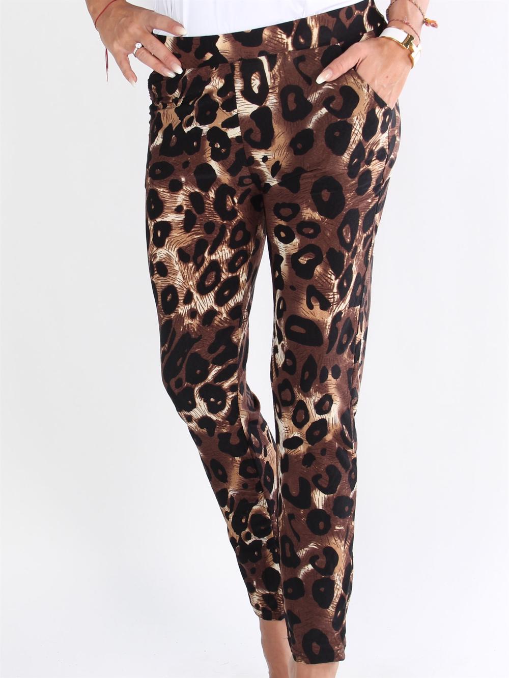 Kristine - Bruna lösa byxor med leo tryck